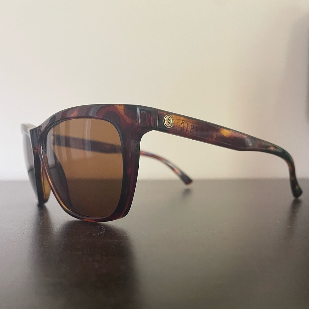 Electric polarized tortoise shell sunglasses. WATTS model.